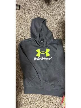 Under Armour, boys SZ 7 hoodie